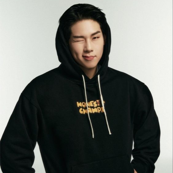 Koreaboo's tweet image. Happy Birthday to MONSTA X's incredible, Joohoney! 🎂
You are truly amazing, and we hope today you see how much you are loved by MONBEBE around the world. You shine with your talent and charisma and we can't wait to celebrate you today 💙
#HBDtoJOOHONEY…