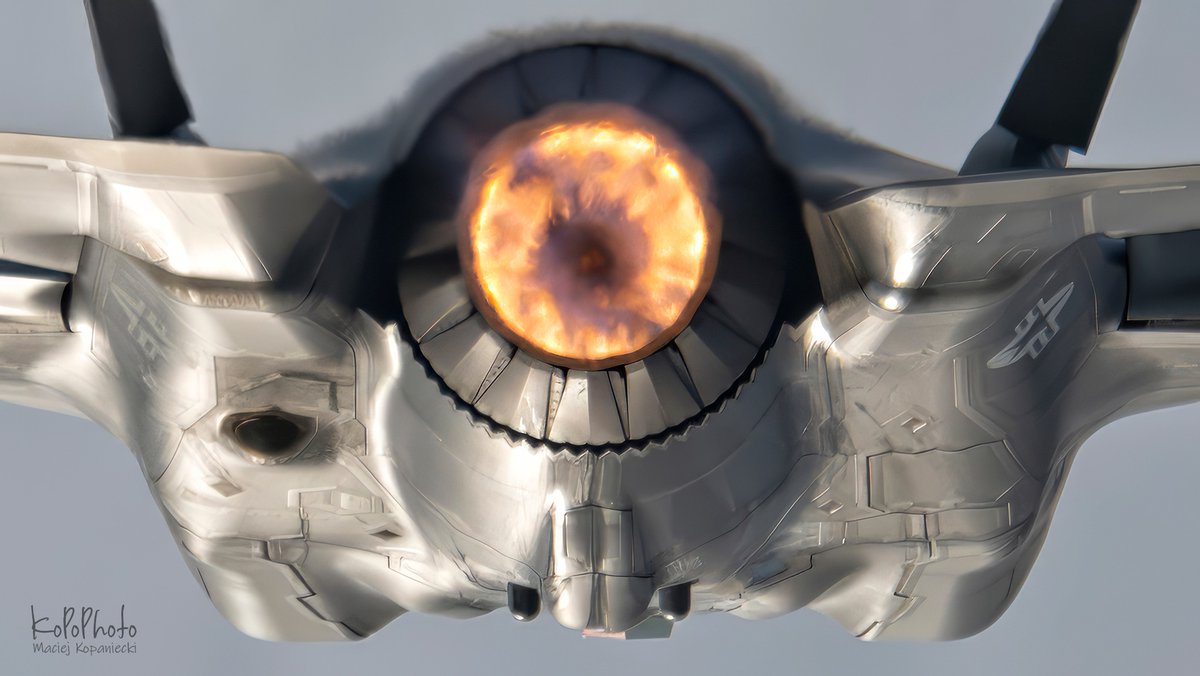 TRUFAULT's tweet image. Simplemente un #F35.
El OJO que todo lo ve.
Y un avión que ya sí... es para #Europa.
🇺🇸🇪🇸
@LockheedMartin #LightningII #fighter #UsAirForce @usairforce