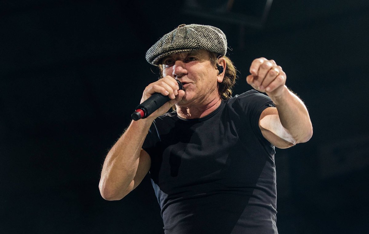 marchenajr's tweet photo. 76 años cumple hoy Brian Johnson de #ACDC . La historia del Rock lo tiene como uno de los mejores remplazos de integrantes. Sin embargo en el 2016 lo remplazaron también por Axl Rose ante su imposibilidad de girar por un tema auditivo. Justo mañana regresa recuperado en el PowerTrip Fest con la banda que hizo brillar desde 1980.