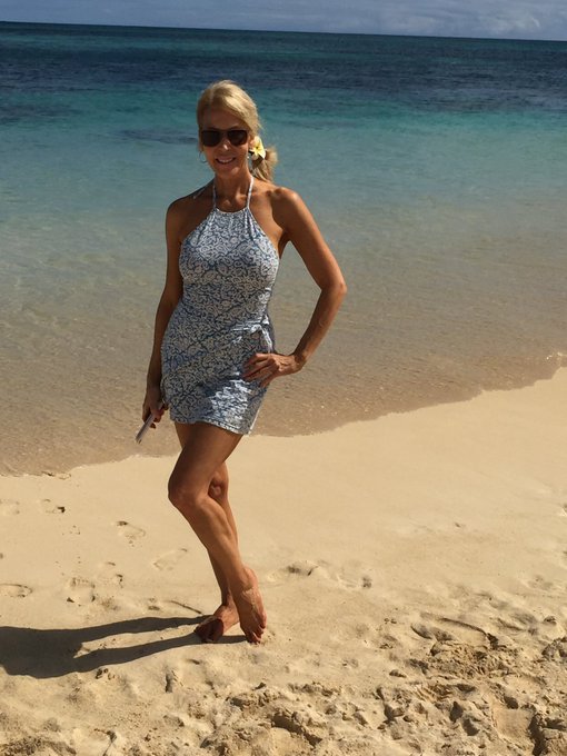 It&rsquo;s Throwback Thursday! This is my happy place. XOXO 💋  #ThrowbackThursdays #ThursdayMood #thursdayvibes<a href="/tag/happy"class="tags"><span>#happy</span></a><a href="/tag/beach"class="tags"><span>#beach</span></a><a href="/tag/throwbackthursdays"class="tags"><span>#throwbackthursdays</span></a><a href="/tag/thursdayvibes"class="tags"><span>#thursdayvibes</span></a>