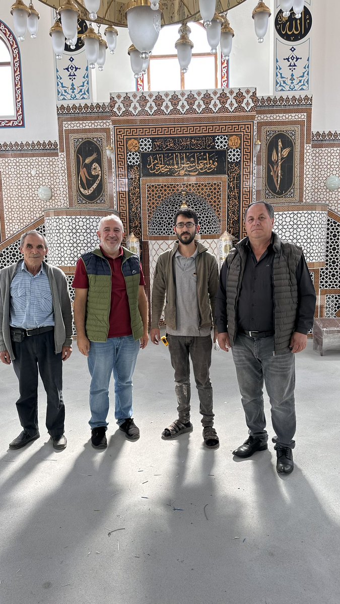 alivar43's tweet photo. ☝️ELHAMDULİLLAH ☝️
Allah'ın mescitlerini, ancak Allah'a ve ahiret gününe inanan, namazı dosdoğru kılan, zekâtı veren ve Allah'tan başkasından korkmayan kimseler imar eder.
(Tevbe Sûresi,18)
28. Ağustos.20022 yılında yapımına başlanan #Halifeler Köyü Camimiz Bitme Aşamasında. https://t.co/DCPGTvllWx
