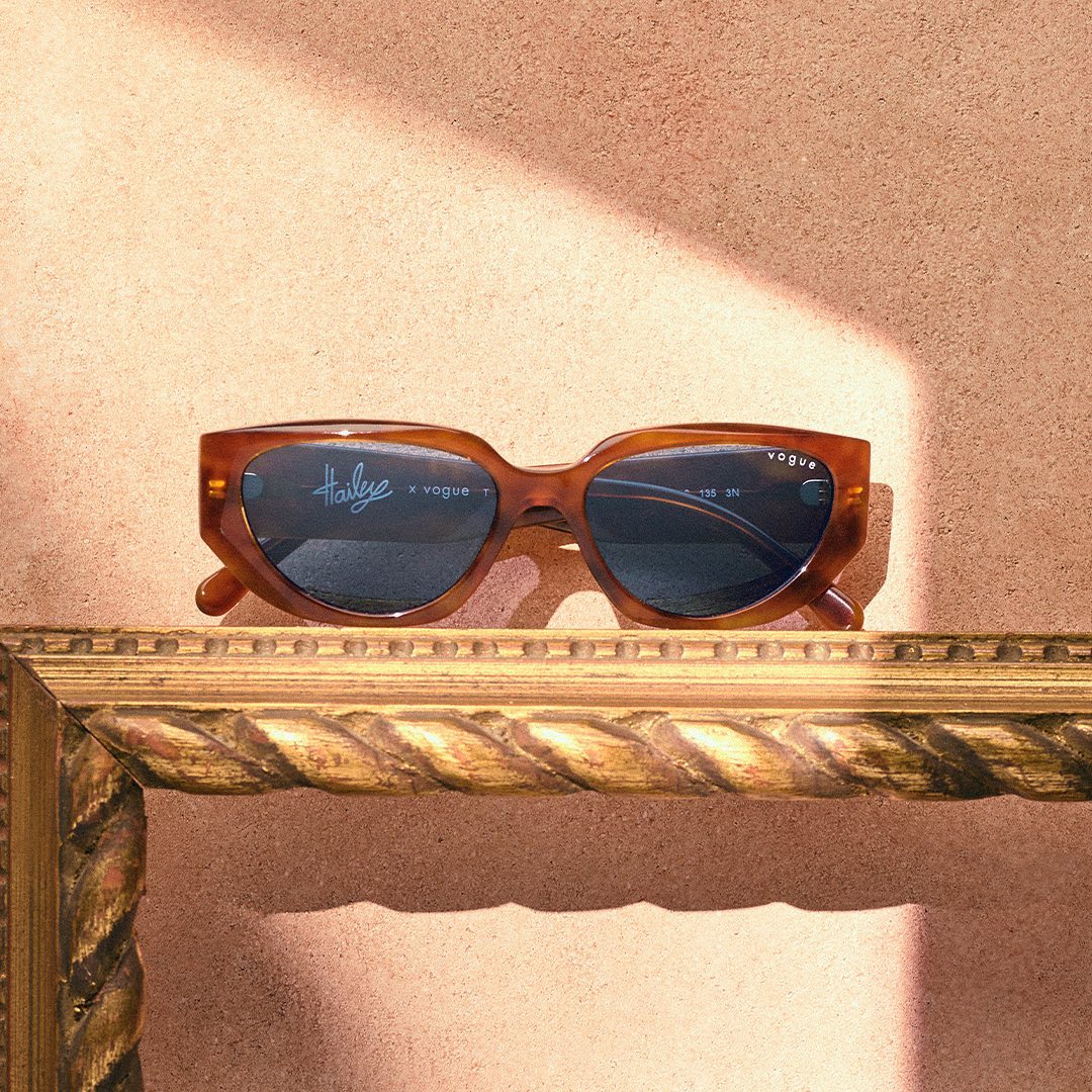 opAudioVision's tweet photo. ¡Un mundo 🌍 de infinitas posibilidades!
¿Cuál son tus Vogue Eyewear favoritas❓
👓 🕶
#VogueEyewear #Vogue #LetsVogue
#mujer #modaMujer #estilo #voguemagazine #look #moda2024 @vogueeyewear
en #audiovisionAlzira #opticasalzira #Alzira https://t.co/fmGa158GU1