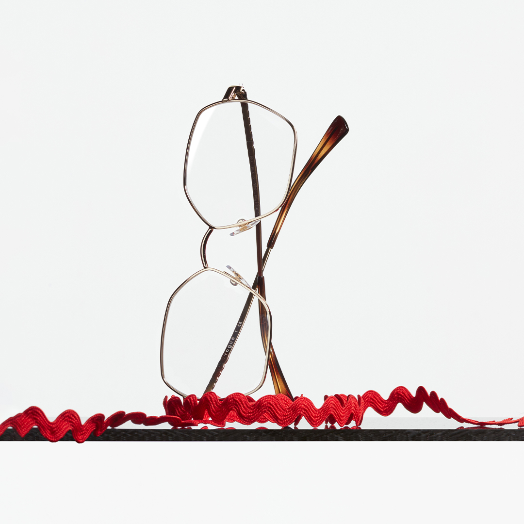 opAudioVision's tweet photo. ¡Un mundo 🌍 de infinitas posibilidades!
¿Cuál son tus Vogue Eyewear favoritas❓
👓 🕶
#VogueEyewear #Vogue #LetsVogue
#mujer #modaMujer #estilo #voguemagazine #look #moda2024 @vogueeyewear
en #audiovisionAlzira #opticasalzira #Alzira https://t.co/fmGa158GU1