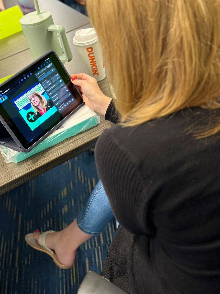 tayloryourteach's tweet image. 🤩 #RISDAIMAlumni is in the house! We have day two with @arosansky &amp;amp; @mryenca for #AppleProfessionalLearning! This morning our teachers:
🎨 Explored Pop Art
🗣️ Discussed Culture
🎥 #Keynote Live Video
#AppleTeacher #RISDWeAreOne