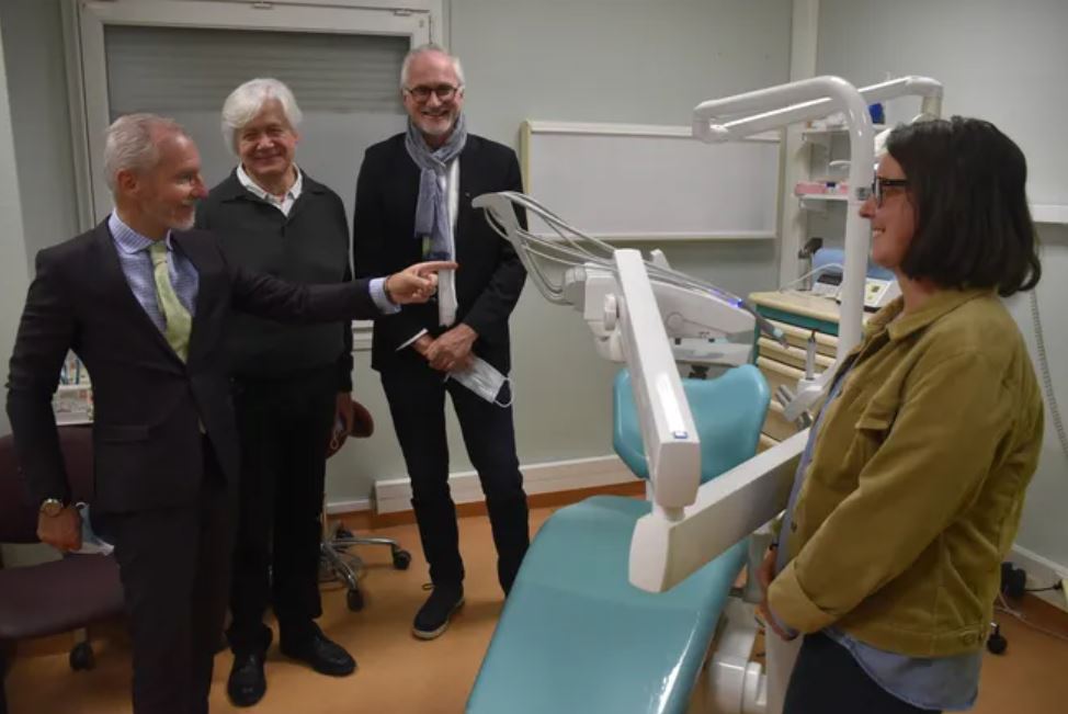 larep_fr's tweet photo. Urgences dentaires : un centre de soins non programmés mis en place à l’hôpital de Pithiviers
https://t.co/USWBUXCI7d #dentistes #Loiret #urgences #nouveau #hopital #Pithiviers #centre #soinsnonprogrammes @CHR_Orleans @ONCD__ https://t.co/WnNPjqukY8