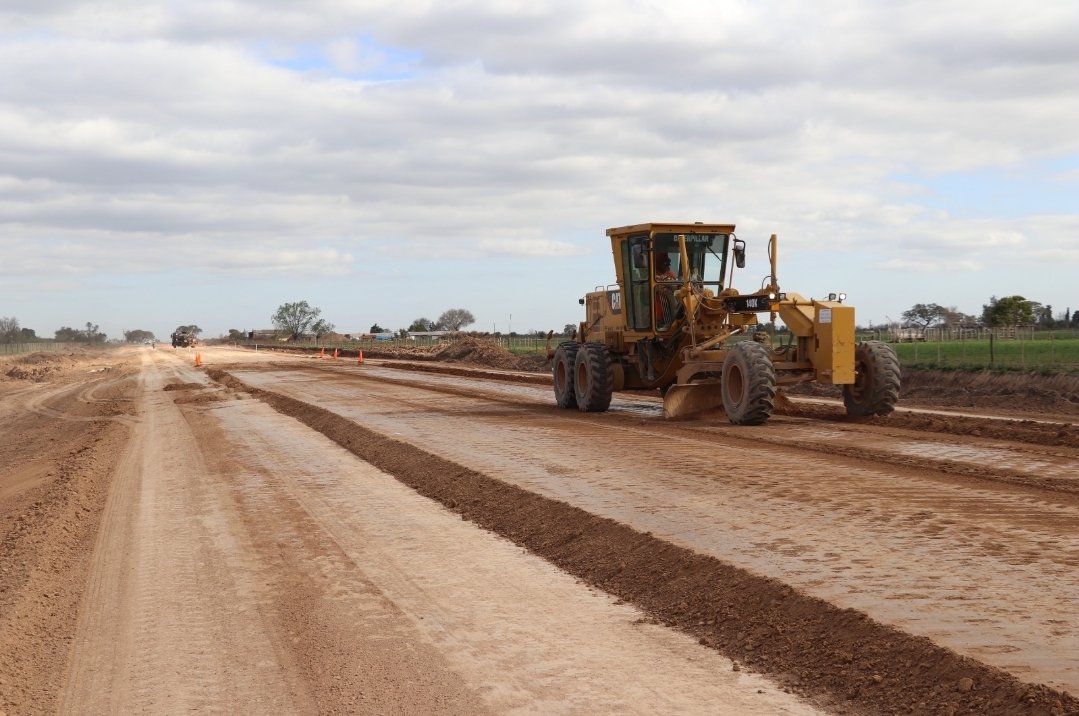 👷‍♀️👷‍♂️Celebramos el día de las trabajadoras y trabajadores viales.

A ellos, un fuerte abrazo y agradecimiento porque cada uno desde su región, trabaja para construir una Santa Fe con mejores rutas y caminos.

#DíaDelCamino