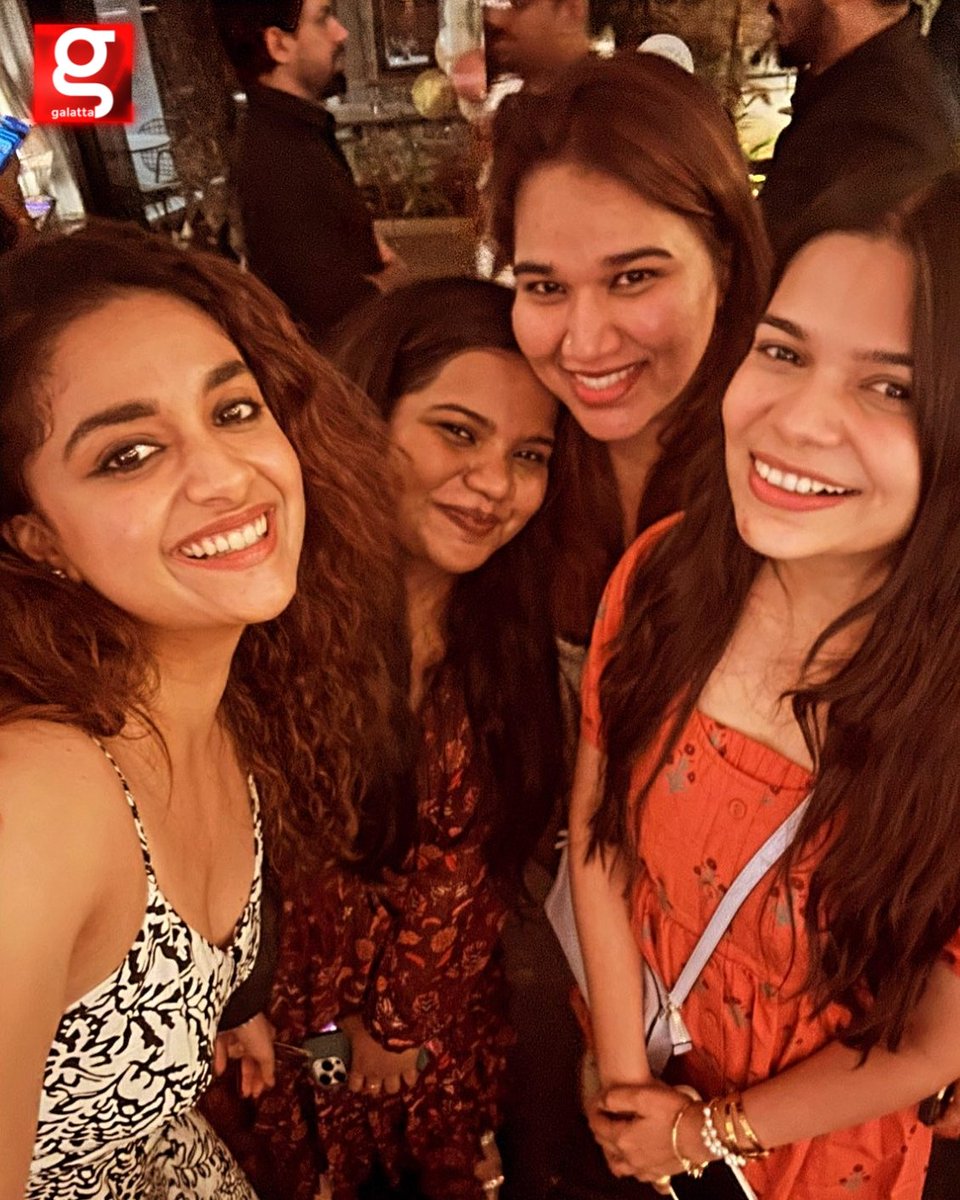 galattadotcom's tweet photo. Keerthy Suresh, reliving college memories with her friends! 🎓👭

@KeerthyOfficial #KeerthySuresh #Keerthy #RevolverRita #Galatta https://t.co/KwtaHvO9ZG