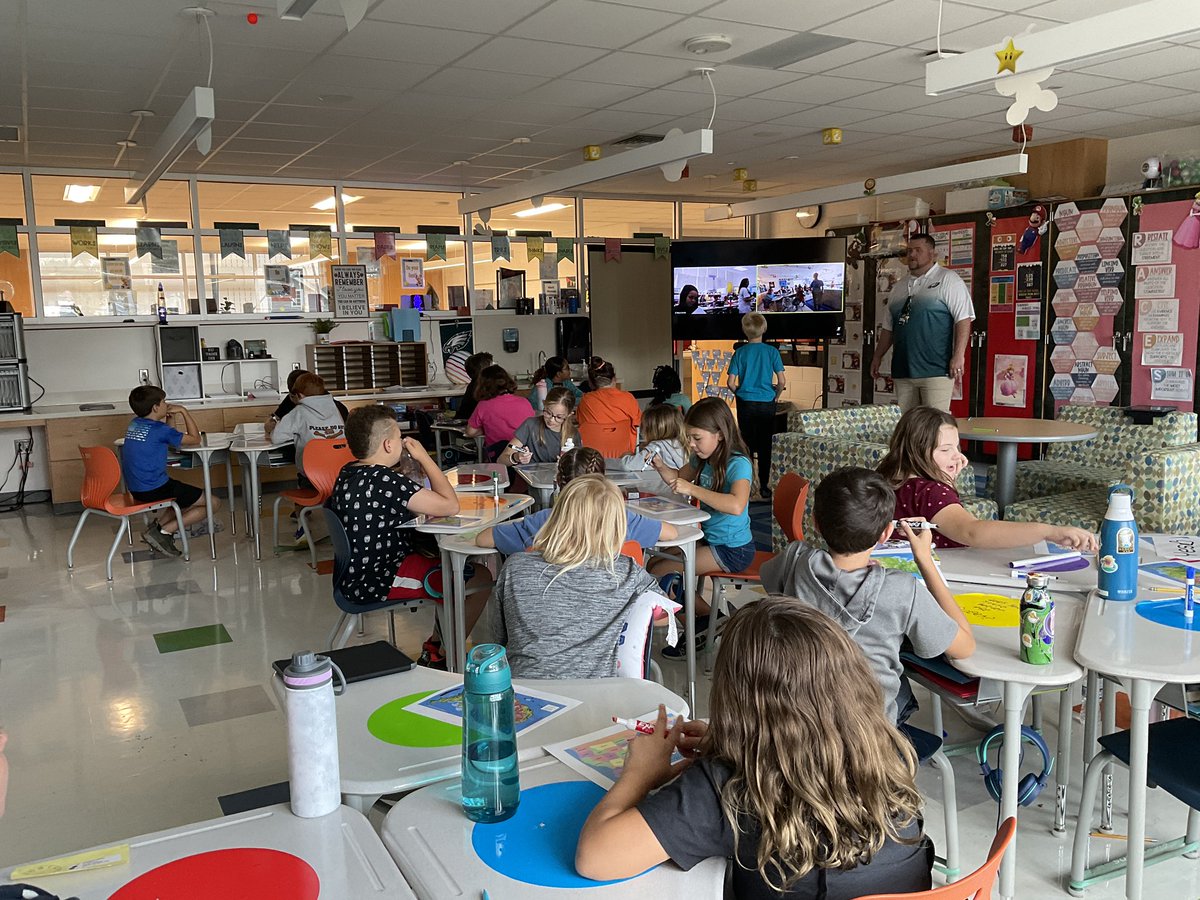 We had a great #MysteryZoom with @MrsSmithGrade3 and her amazing third graders today! Their state borders the Atlantic Ocean and their state animal is a whale! Can you guess where they are from?!