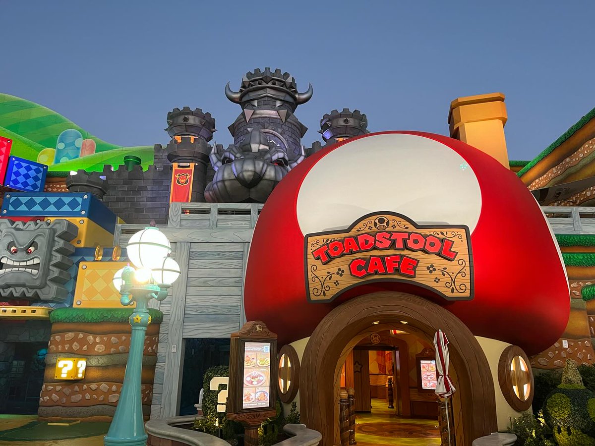 ArtofNP's tweet image. Friend of mine works at Super Nintendo World in Hollywood, and had a very early shift this morning. Took these twilight photos when there was nobody in the park and I just thought they were too beautiful not to share!