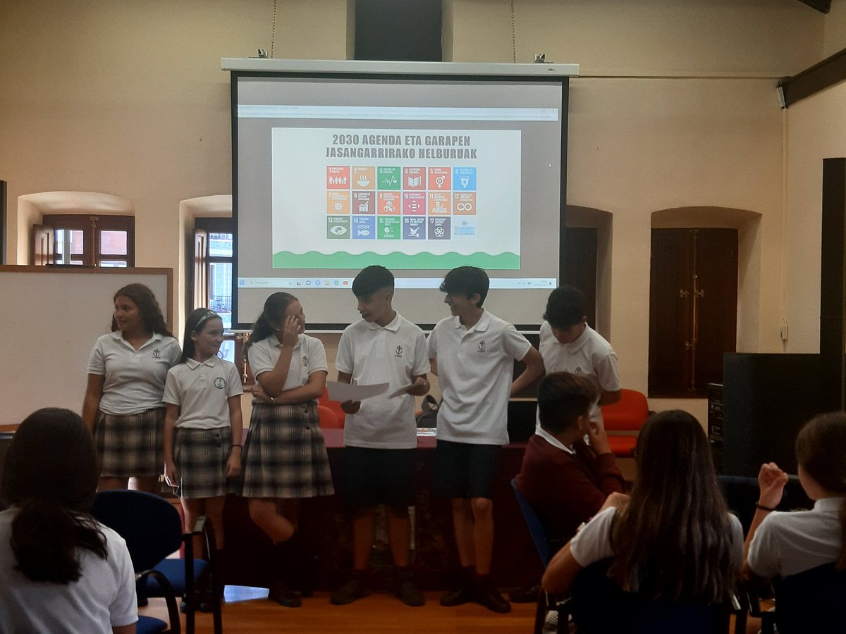 coamisestao's tweet photo. Gaur Agenda 2030 pixka bat gehiago ezagutu dugu eta garapen jasangarrien helburu batzuk aztertu ondoren, gazteok horiek lortzeko egin ditzakegun proposamenak egin ditugu. https://t.co/4VsjdSrqam