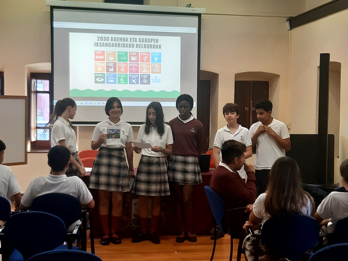 coamisestao's tweet photo. Gaur Agenda 2030 pixka bat gehiago ezagutu dugu eta garapen jasangarrien helburu batzuk aztertu ondoren, gazteok horiek lortzeko egin ditzakegun proposamenak egin ditugu. https://t.co/4VsjdSrqam