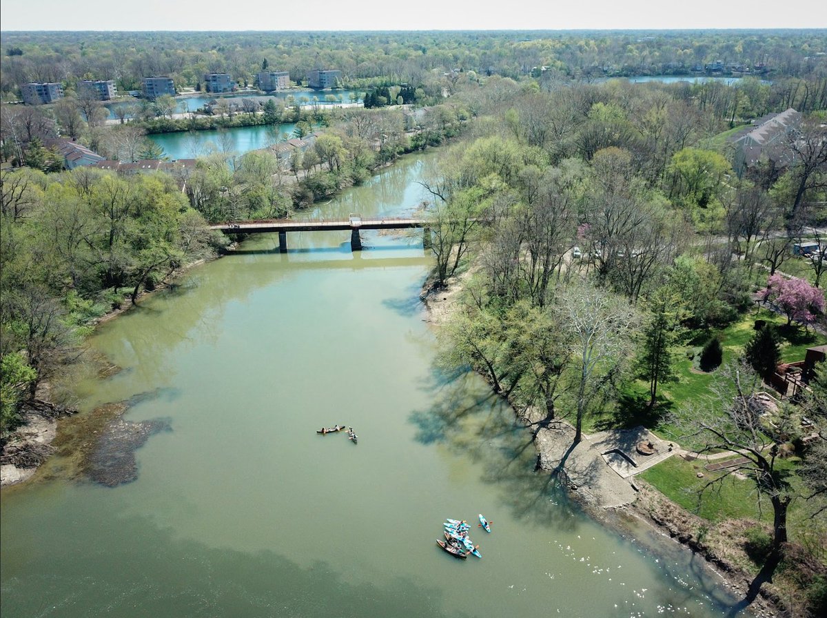 City meets nature 🤝

We're proud to be the Circle City's leading provider of canoe, kayak and stand-up paddleboard rentals, tailored experiences and instruction.

Plan your visit to experience Indy's newest river attraction 👉
bit.ly/42gKrY7

📷: <a href="/Gkinast/">Grant Kinast</a>