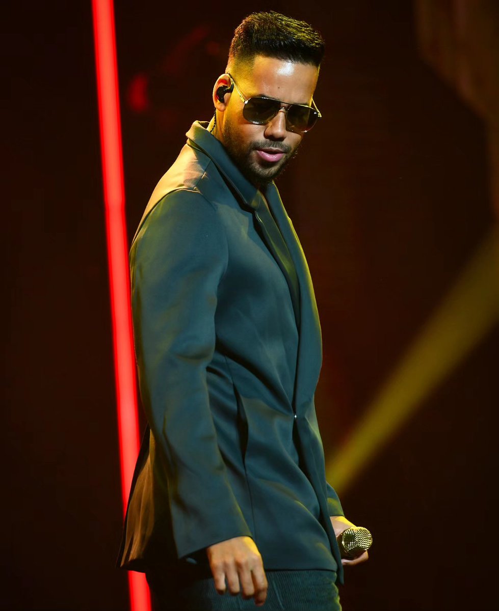 Romeo Santos tweet media