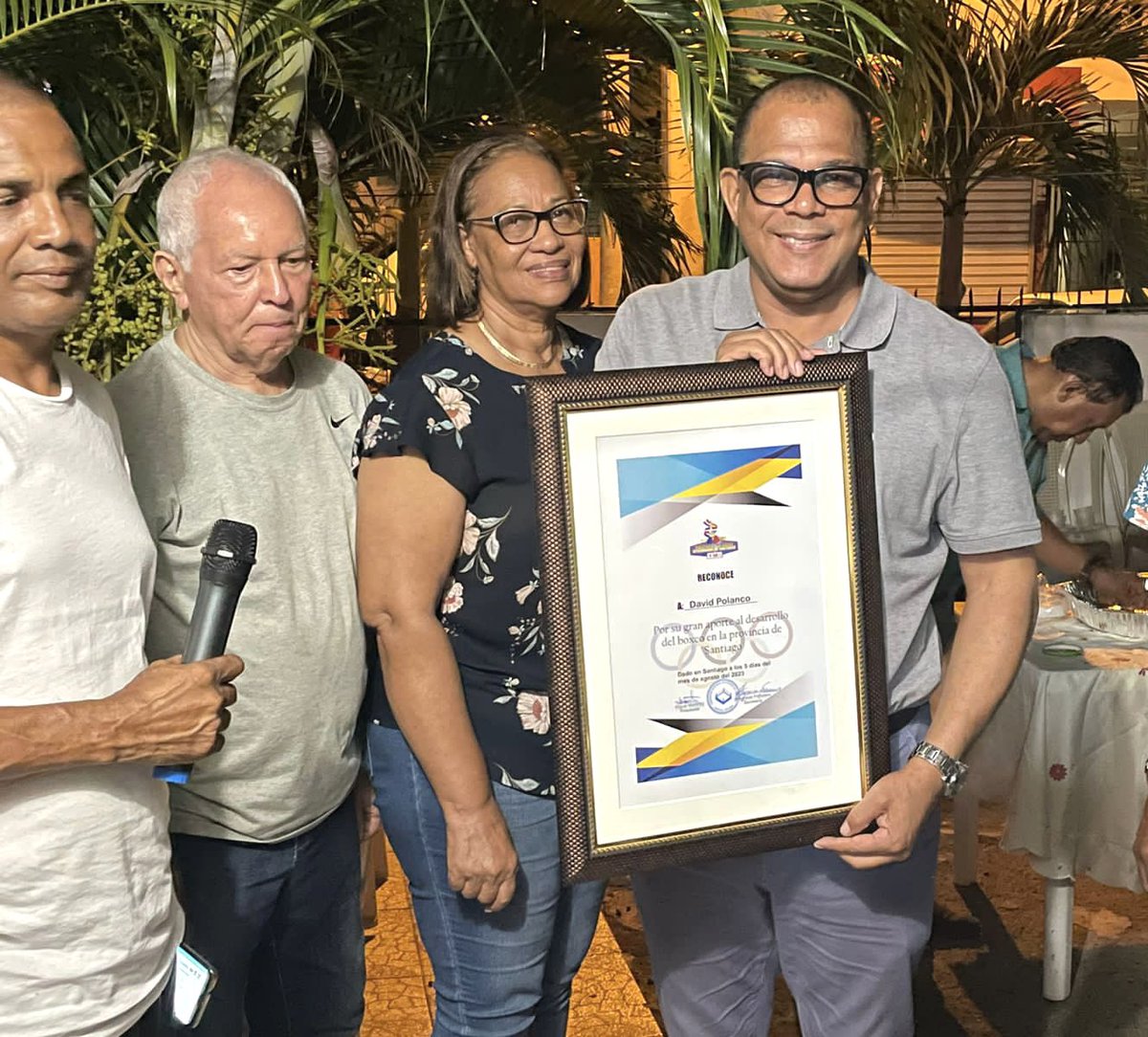 Quiero expresar mi profundo agradecimiento a la Asociación de Boxeo de Santiago por este increíble reconocimiento. Es un honor recibir este premio por mi contribución al deporte que tanto me apasiona. seguiré trabajando duro para seguir fortaleciendo nuestra comunidad deportiva.