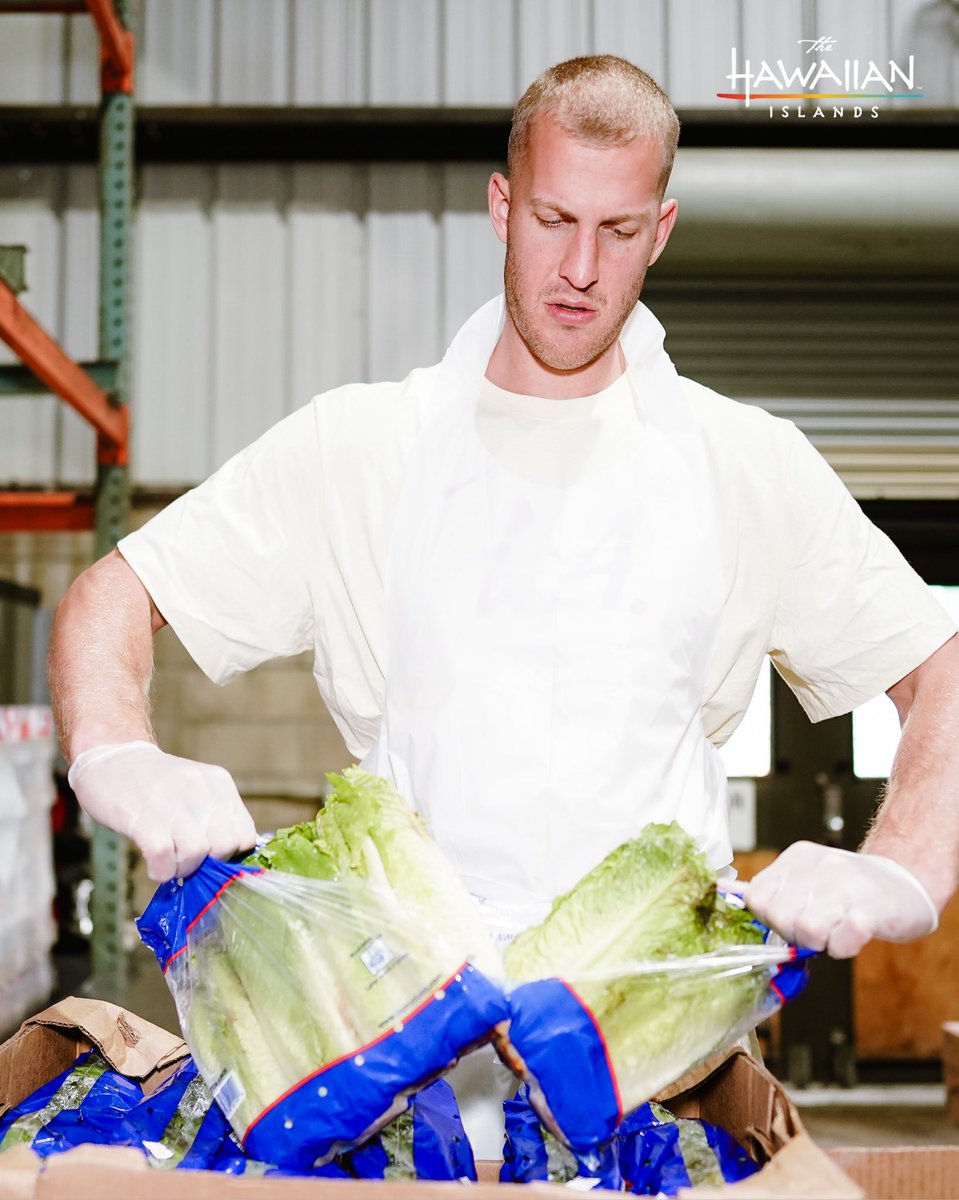 LAClippers's tweet image. Giving back to the Hawaiʻi community with @utahjazz ❤️

Players and coaches from both teams visited the @hawaiifoodbank yesterday to sort and inspect donations for Maui wildfire relief efforts