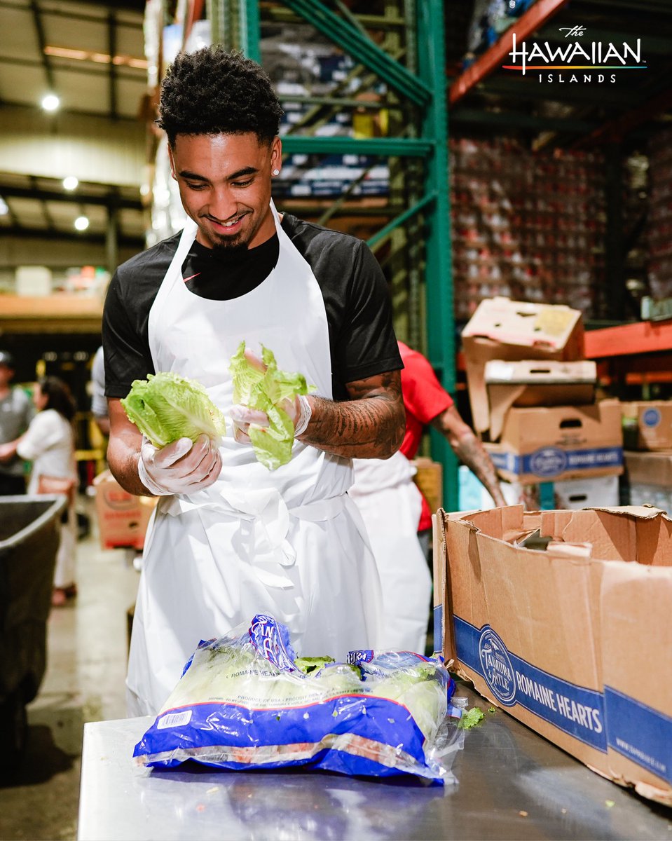LAClippers's tweet image. Giving back to the Hawaiʻi community with @utahjazz ❤️

Players and coaches from both teams visited the @hawaiifoodbank yesterday to sort and inspect donations for Maui wildfire relief efforts