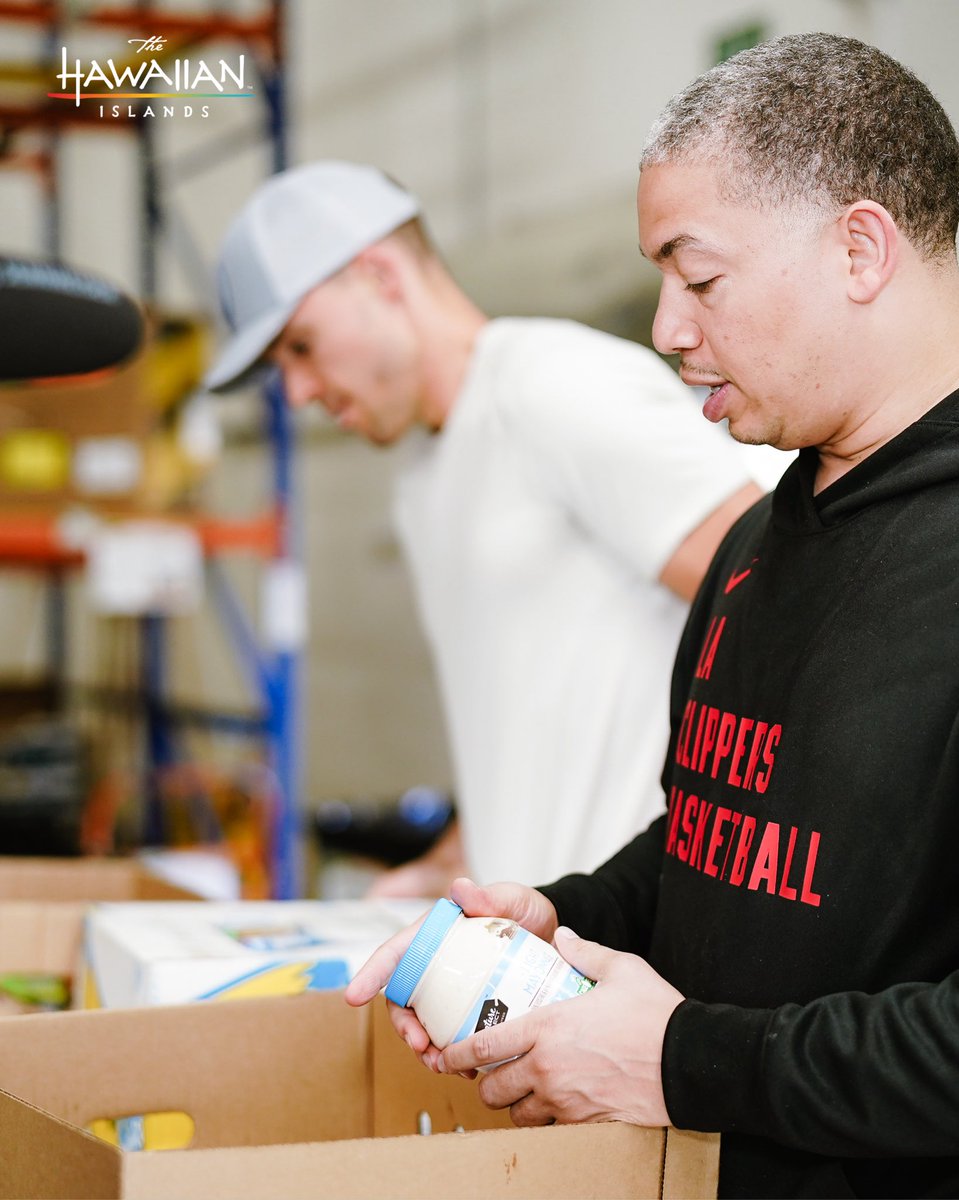 LAClippers's tweet image. Giving back to the Hawaiʻi community with @utahjazz ❤️

Players and coaches from both teams visited the @hawaiifoodbank yesterday to sort and inspect donations for Maui wildfire relief efforts