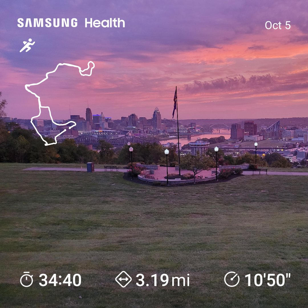 chrismlantz's tweet photo. Day 278 and a beautiful sunrise before a big cool down this weekend #runstreak https://t.co/dTkNa48Dkh