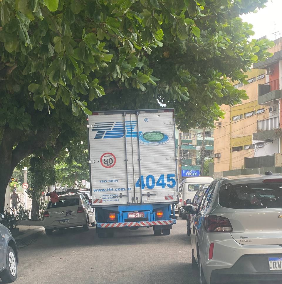 belmobilidade's tweet photo. UMARIZAL
Em pleno fluxo de Círio e ainda tem quem se ache mais importante que os outros...
Registro de estacionamento irregular na Dom Romualdo de Seixas, próximo à Diogo Móia.
E no teu setor, como tá o trânsito?
#Belém #Trânsito #Umarizal #Flagra #Infração https://t.co/tCCh2st2QN