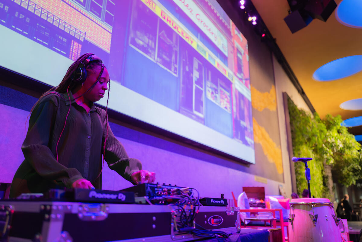 LincolnCenter's tweet photo. What a beautiful night! 🧡 Thank you to everyone who joined us for Latiné Luminaries with @RhinaValentin and @mssandraguzman last Thursday! Check out some of our favorite photos of the evening, which featured music, readings, and powerful conversation.
(📸: Lawrence Sumulong) https://t.co/4ZOs4RoE3l