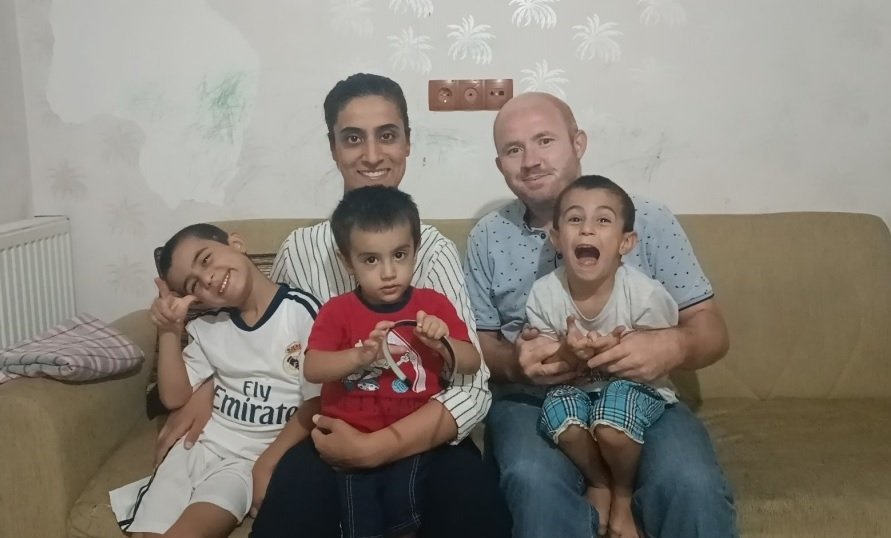 YÜZDE 48 ENGELLİ HAKİM TUTUKLANDI

AİHM'in tescil ettiği 'suç olmayan fiiller' yüzünden eski hakim Mustafa Şener, %48 engelli olmasına rağmen gözaltına alındı, çıkarıldığı mahkemede tutuklandı. Engelli bir insanın yeri CEZAEVİ değil!

#BJKvLUG #UECL SİHA
AİHMKararı HemenŞimdi