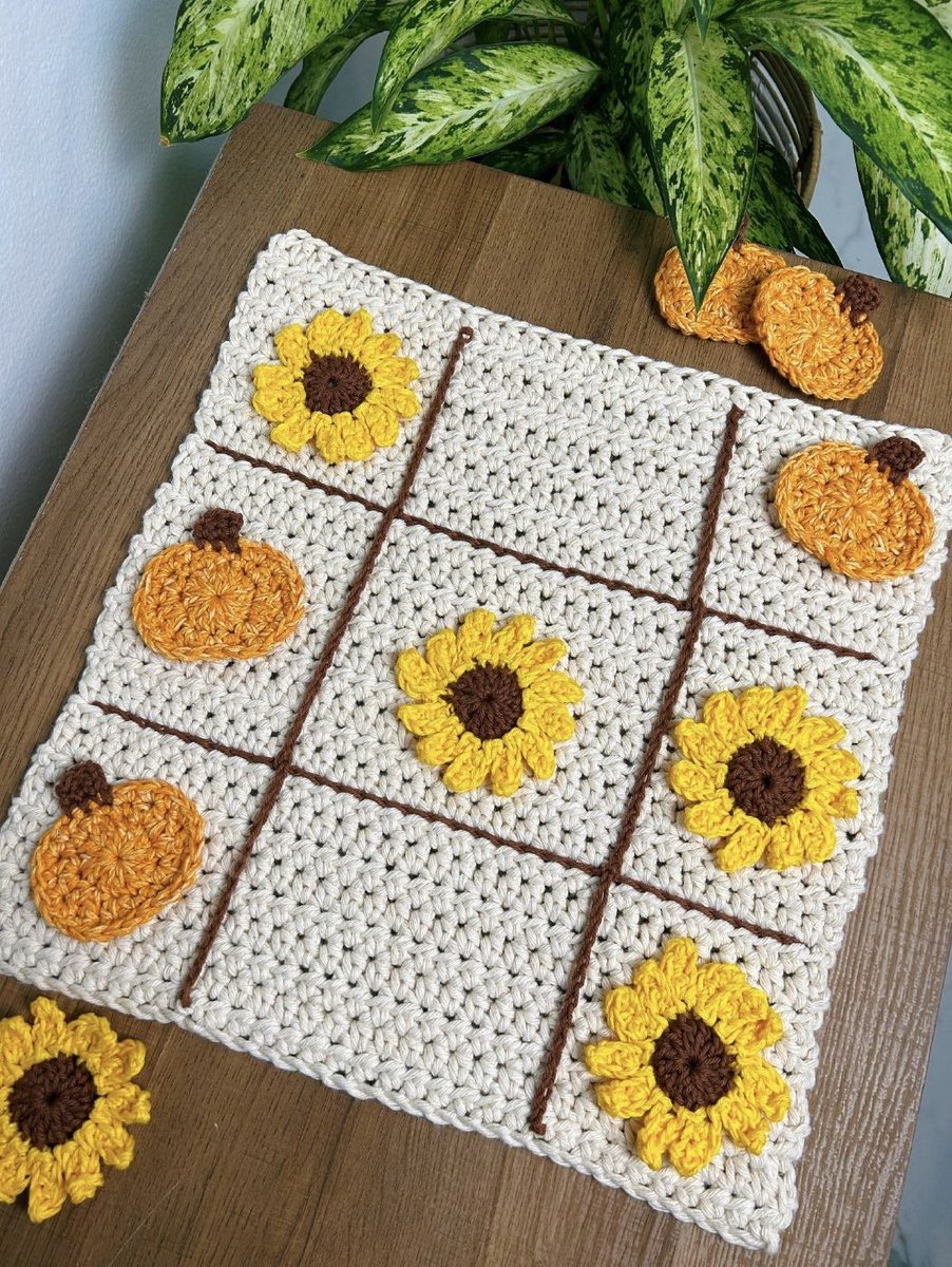 cloverusa's tweet image. happy autumn! 🍁🥧 what could be better than fall decor that doubles as a BOARD GAME? this pumpkin/sunflower tic-tac-toe board is perfect to place on your coffee table, use as decoration, or play with family + friends 🎃🌻 #clover #cloverusa #clovertools #cloverneedlecraft
