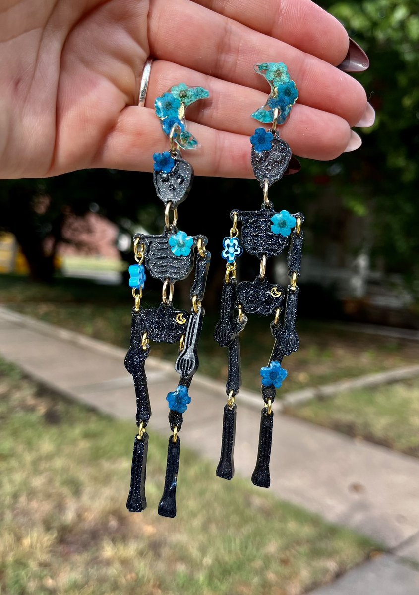 urstruly_ky's tweet photo. Spooky season is here!!🫶
 
I will be uploading pieces to my website today, and even more on Sunday after my pop up! Stay tuned‼️ https://t.co/pNdq9W8GGg