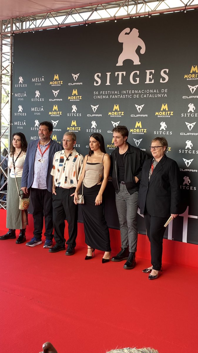 Sitges Film Festival (@sitgesfestival) on Twitter photo També han posat l’equip de LA ÚLTIMA NOCHE DE SANDRA M: <a href="/BorjaDeLaVega/">BorjaDeLaVega</a> #ClaudiaTraisiac #ToniEspinosa #NicolasIlloro #MariaAngelsAmoros
#Sitges2023 També han posat l’equip de LA ÚLTIMA NOCHE DE SANDRA M: <a href="/BorjaDeLaVega/">BorjaDeLaVega</a> #ClaudiaTraisiac #ToniEspinosa #NicolasIlloro #MariaAngelsAmoros
#Sitges2023