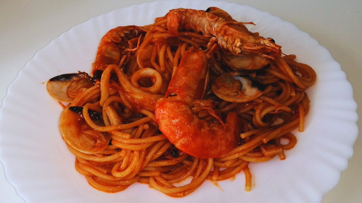 HomeCookSpain's tweet photo. Spaghetti and Seafood
.
🧾Ingredients for 2 People:
.
500g Mixed Seafood
300g Spaghetti
400g Fried Tomato Sauce
1 Tsp Sweet Paprika
1 Fish Stock Cube
Olive Oil
Onion
Garlic
Salt
.
➡️Recipe Video: https://t.co/UJLf9LhG2C
.
#pastarecipe #seafoodrecipe #spaghettirecipe https://t.co/swOXlWD9GV