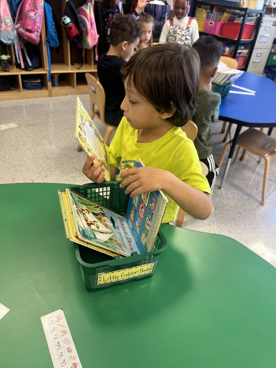 This week we started Readers Workshop. We talked about how to choose a good book to read. Look at the front cover, what might it be about, does it interest me? 📖 <a href="/WHChestnut/">WHChestnut</a>