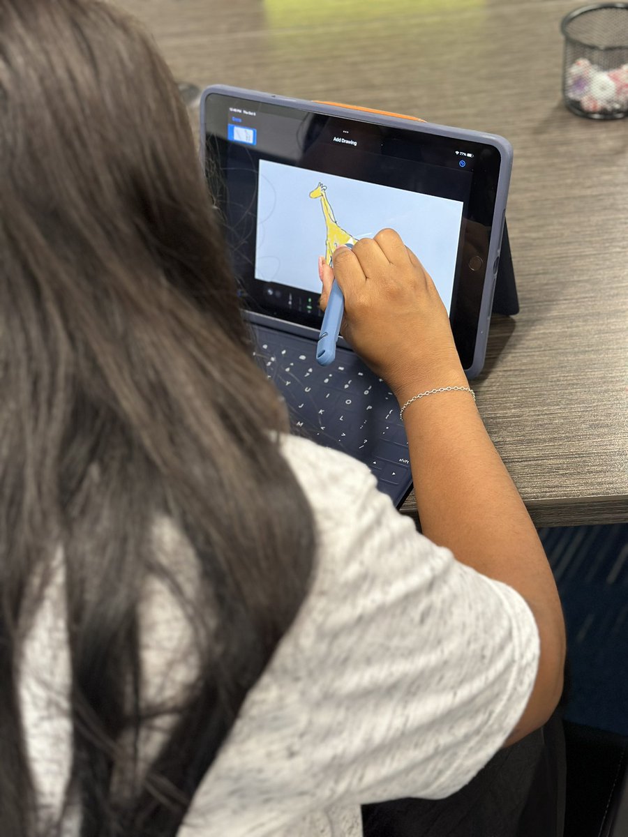 tayloryourteach's tweet image. 🎉 Such a fun moment watching #RISDAIMAlumni literacy teachers explore new ideas! They worked through:
🎥 Green/Blue Screen
📓 #Pages Templates 
📸 Pictionary with animals &amp;amp; vocabulary

#AppleProfessionalLearning 
#AppleTeacher #RISDWeAreOne