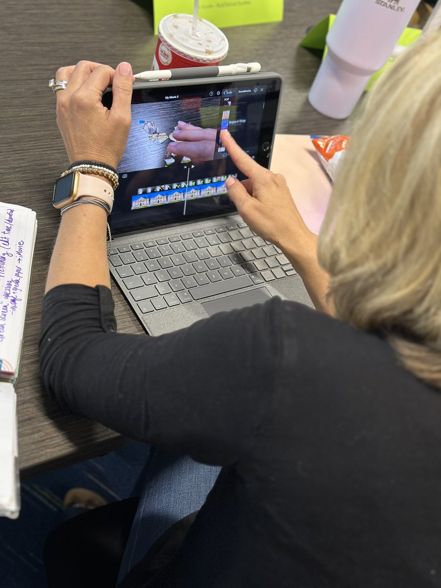tayloryourteach's tweet image. 🎉 Such a fun moment watching #RISDAIMAlumni literacy teachers explore new ideas! They worked through:
🎥 Green/Blue Screen
📓 #Pages Templates 
📸 Pictionary with animals &amp;amp; vocabulary

#AppleProfessionalLearning 
#AppleTeacher #RISDWeAreOne