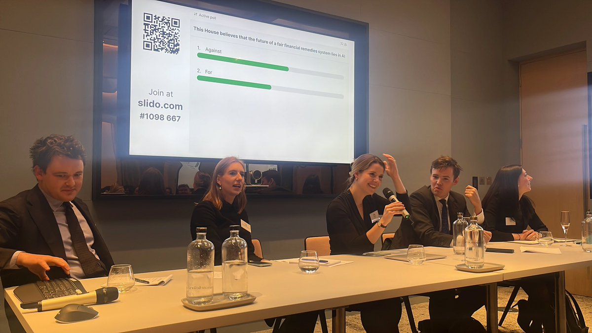 Our wonderful panel for the night 

#FamilyLaw #DivorceAI #KingsleyNapley #JuniorDebate #riseofthemachines