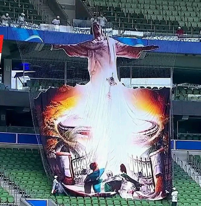 futebol_info's tweet photo. Mosaico 3D que a torcida do Palmeiras prepara para o jogo de hoje, contra o Boca Juniors.

🗞 | 📸 ESPN https://t.co/LKHIgV9MSw