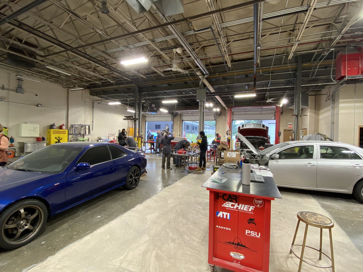 Connieteach's tweet image. Every time I visit Lewis &amp;amp; Clark Tech I’m blown away at the opportunities our students have. #RealWorld #WorkforceReady