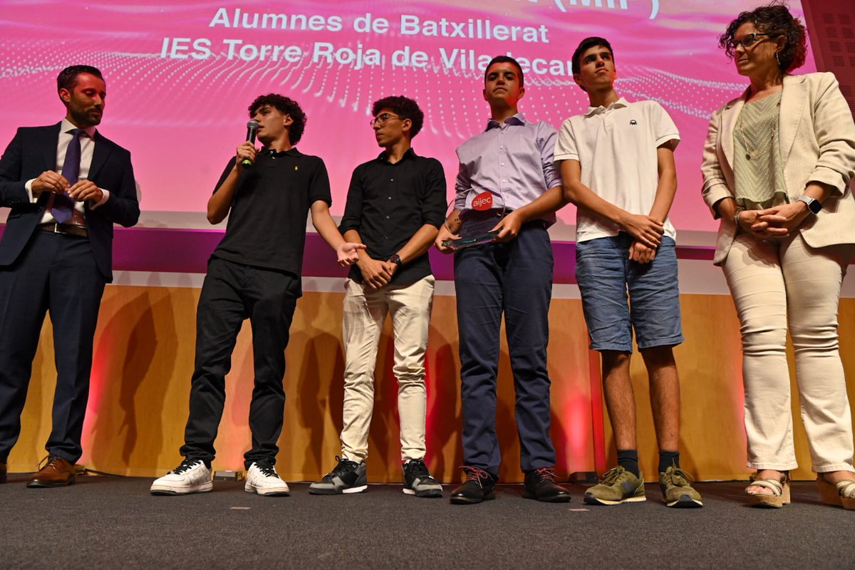 AIJEC's tweet photo. @egcampins @sansruben @imogrupomiranza @KaveHome @FactorialEs @opground @tsmartlollipop @cuideo @caixabank @fentpaiscat @llenguacatalana @llfeliu @EsterFranquesaB @noel_1940 @joventutcat @vicencdelmar I de l’experiència anem a l'inici! El Reconeixement al/la Futur Jove Empresari incentiva l’emprenedoria entre els adolescents i en aquesta 30a edició #PremiJoveEmpresari ha guardonat el projecte My Interactive Plant (MIP) dels alumnes de batxillerat de l’IES Torre Roja Viladecans https://t.co/sgUPiAUCJ4