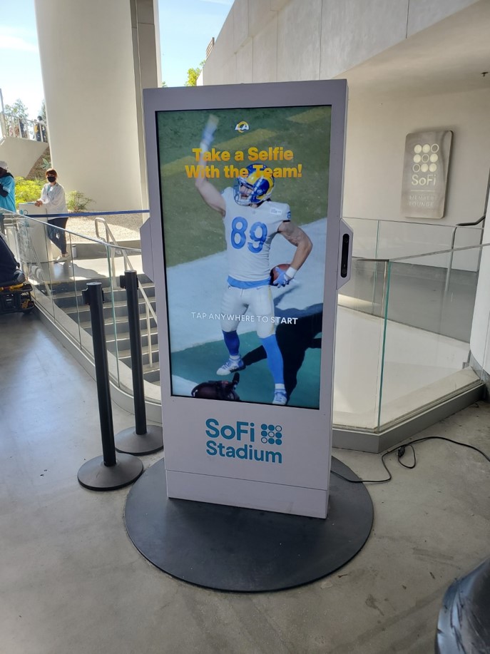 FabconMfr's tweet photo. Have extra crowds coming to campus to enjoy football season? Display vital messages and draw in foot traffic with eye-catching digital campus kiosks. Learn more:

https://t.co/1UXnJVi1LD https://t.co/GJTqiOHc5j