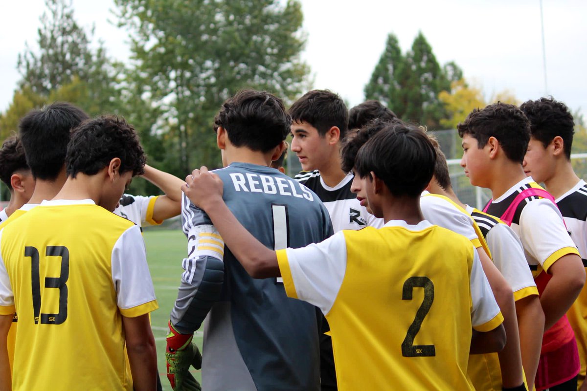 RebelsAthletics's tweet photo. Our Junior Boys #Soccer team put together an impressive team win over @GoHyacks in @BNWSAA League play!
Our Rebels sit tied for 2nd place in the league table and take on @bnsathletics on 10/11!
#ForzaRebels
#VamosRebels
#GoRebels 🖤💛⚽️ https://t.co/LcxqpLWI0X