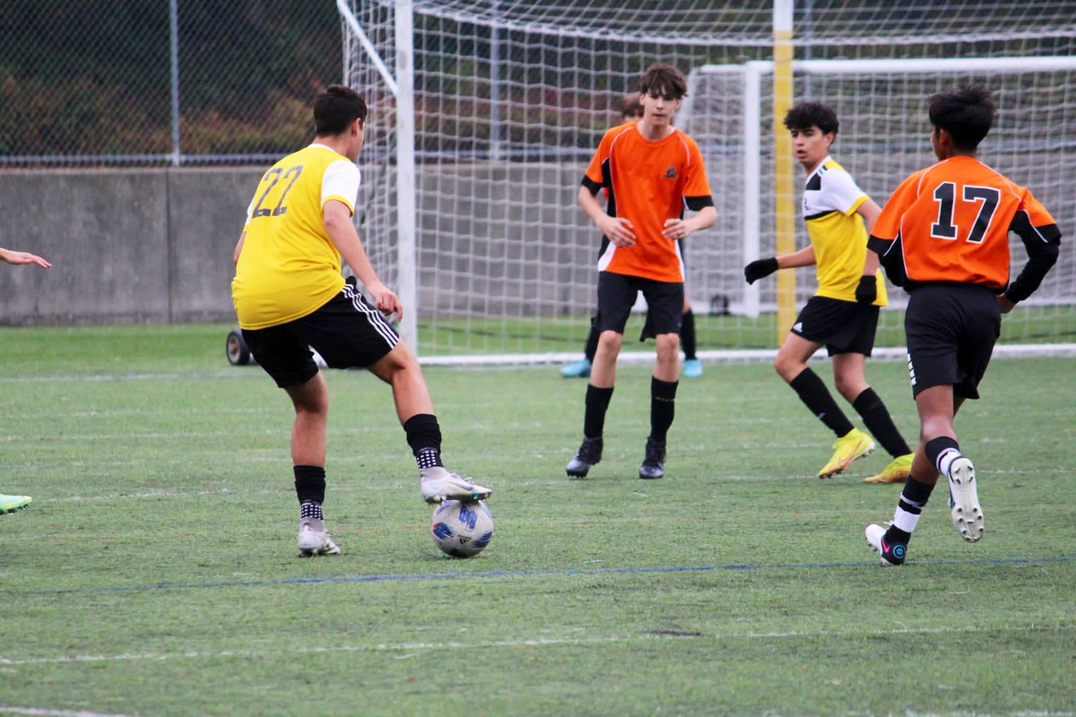 RebelsAthletics's tweet photo. Our Junior Boys #Soccer team put together an impressive team win over @GoHyacks in @BNWSAA League play!
Our Rebels sit tied for 2nd place in the league table and take on @bnsathletics on 10/11!
#ForzaRebels
#VamosRebels
#GoRebels 🖤💛⚽️ https://t.co/LcxqpLWI0X
