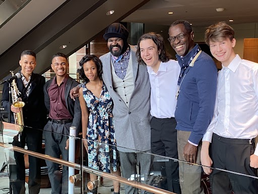 NJPACArtsEd's tweet photo. What a special moment! 🧡 Our Jazz for Teens students had the opportunity to meet legendary vocalist @GregoryPorter. YOU TOO can meet iconic artists, while honing your skills as a jazz musician, when you join our Jazz for Teens program. Register today: https://t.co/T5DBnSH225 https://t.co/qN9nVpy3Aw