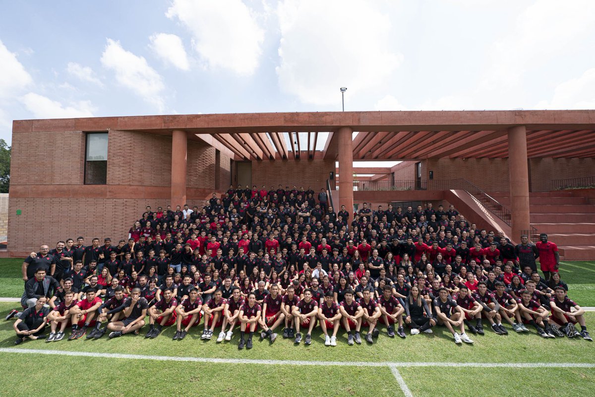 Hoy por primera vez todos JUNTOS en nuestra nueva casa AcademiaAga , en una semana especial, donde tenemos un objetivo muy claro 3 puntos. #NoSeExplicaSeSiente