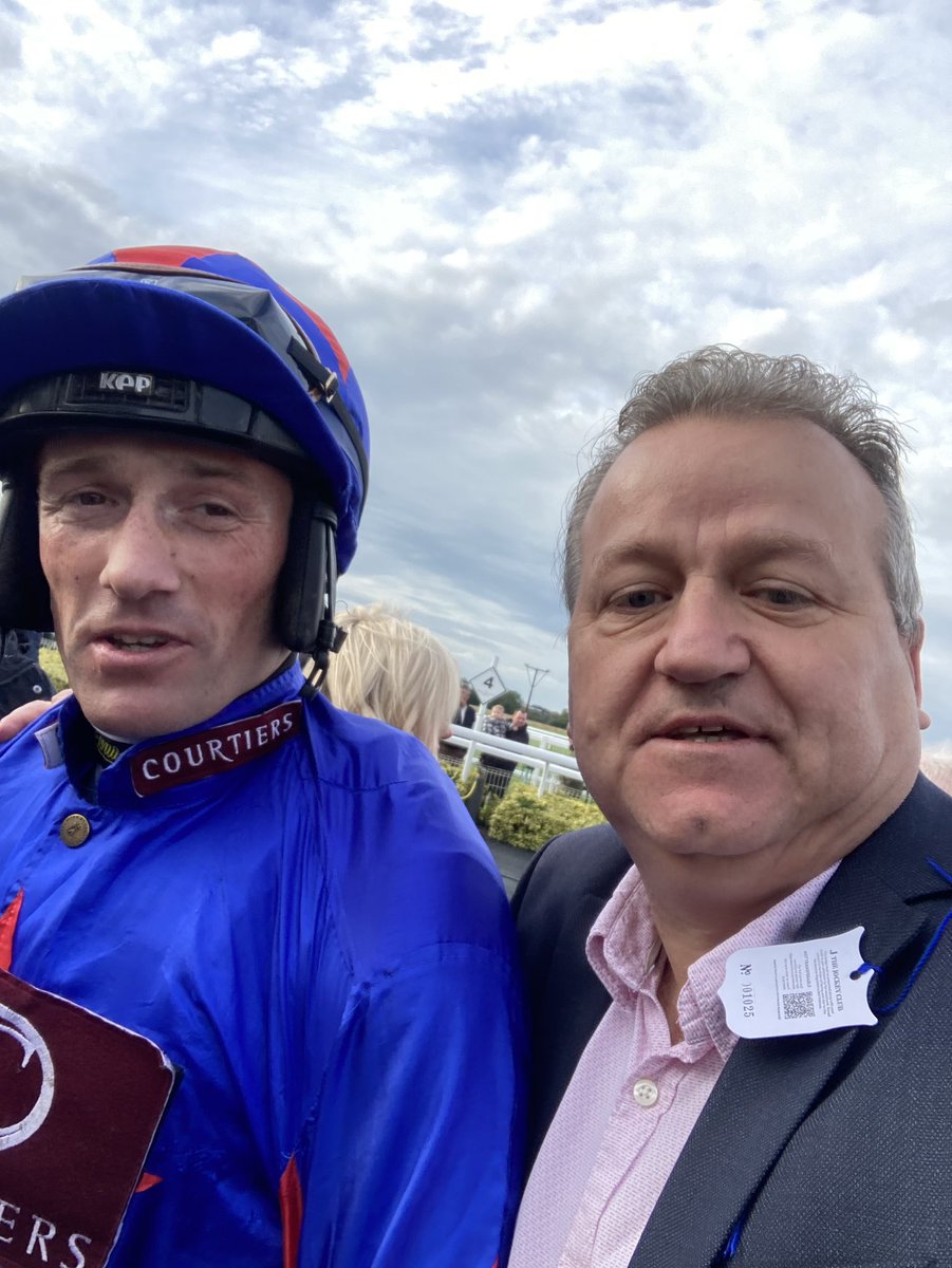 DavidVeysey's tweet photo. Great day at @WarwickRaces with @JosephVeysey where Bagheera Ginge won over fences for the first time for @gingearmyracing captured on @RacingTV - thanks @samtwiston @willy_twiston @NigelTwistonDav @johnneildjnr https://t.co/1NJW5SGHof