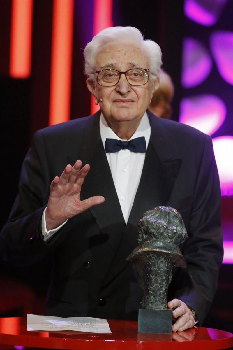 CowboysEs_Radio's tweet image. 📽️Hoy cumple 97 años el director de cine MARIANO OZORES, que ha hecho reír a varias generaciones con su cine, muchas felicidades 🎂