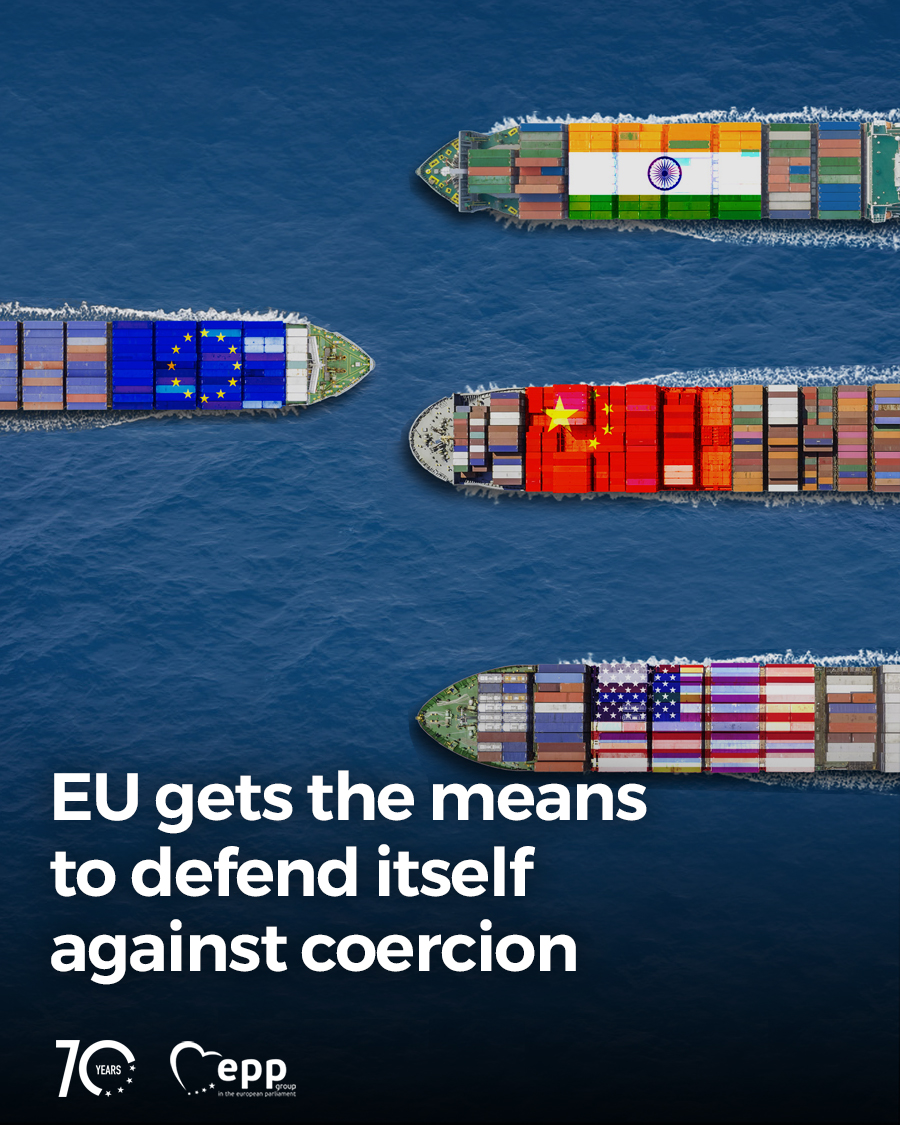 EPPGroup's tweet photo. 🌍Open global trade fuels our prosperity.

"But where non-EU countries try to weaponise #EUFreeTrade for political purposes, we must have the means and be ready to effectively defend ourselves", says @CHansenEU and @annaasimakopoul.

Read more: https://t.co/7ffLuYEhAy https://t.co/0ZnVRg43ks
