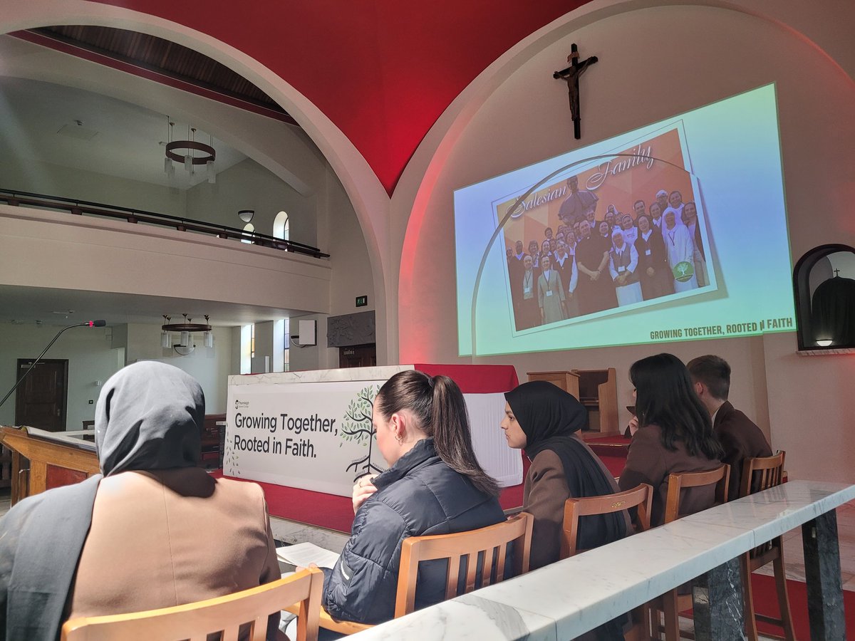 Gracias to some of our Language Leaders and the Chaplaincy team for delivering the whole school assemblies this week on our Global Salesian Family and Language Week 🇪🇸🇨🇵🇬🇷🇮🇹🌍 @thornleigh @GSchoolAlliance