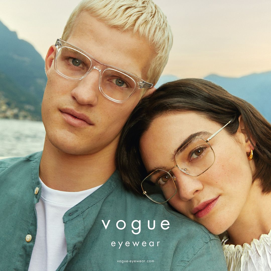 PerezSetienOp's tweet photo. ¡Un mundo 🌍 de infinitas posibilidades!
¿Cuál son tus #VogueEyewear favoritas❓
👓 🕶
#Vogue #LetsVogue
#mujer #modaMujer #estilo #voguemagazine #look
en #OpticasPerezSetien, tus #opticas de moda en #Albacete. https://t.co/E1V2pnAt9u