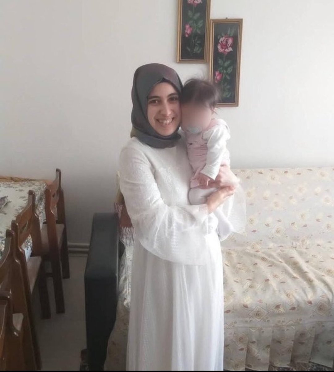 7 yıl 6 ay hapis cezası alan ve Yargıtay tarafından cezası onanan matematik öğretmeni Sevilay Albayrak, 3 yaşındaki kızı ile birlikte Edirne’de gözaltına alındı. 

AİHMKararı HemenŞimdi