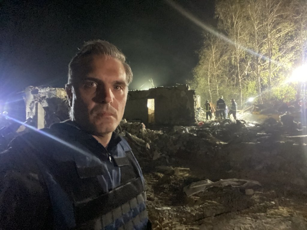 Devastating scenes here in Hroza, #Ukraine We are live all night from here. Massive carnage and destruction. Ukraine saying a Russian Iskander missile destroyed this building killing more than 50. @CNN @cnni with @vascocnn @danjhodge and Kostya Gak