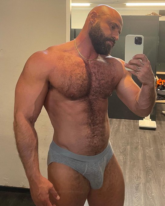 Sweaty like a pig 🐽 https://t.co/3T0M9WzrdC