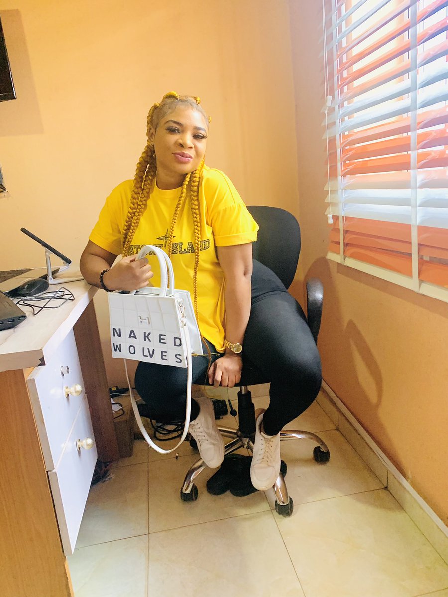 DebbyDee__'s tweet photo. One the things that’s makes work fun is the dress up part. I just want more. Oluwa pls🙏 answer my prayers https://t.co/8MdyJMbuoF